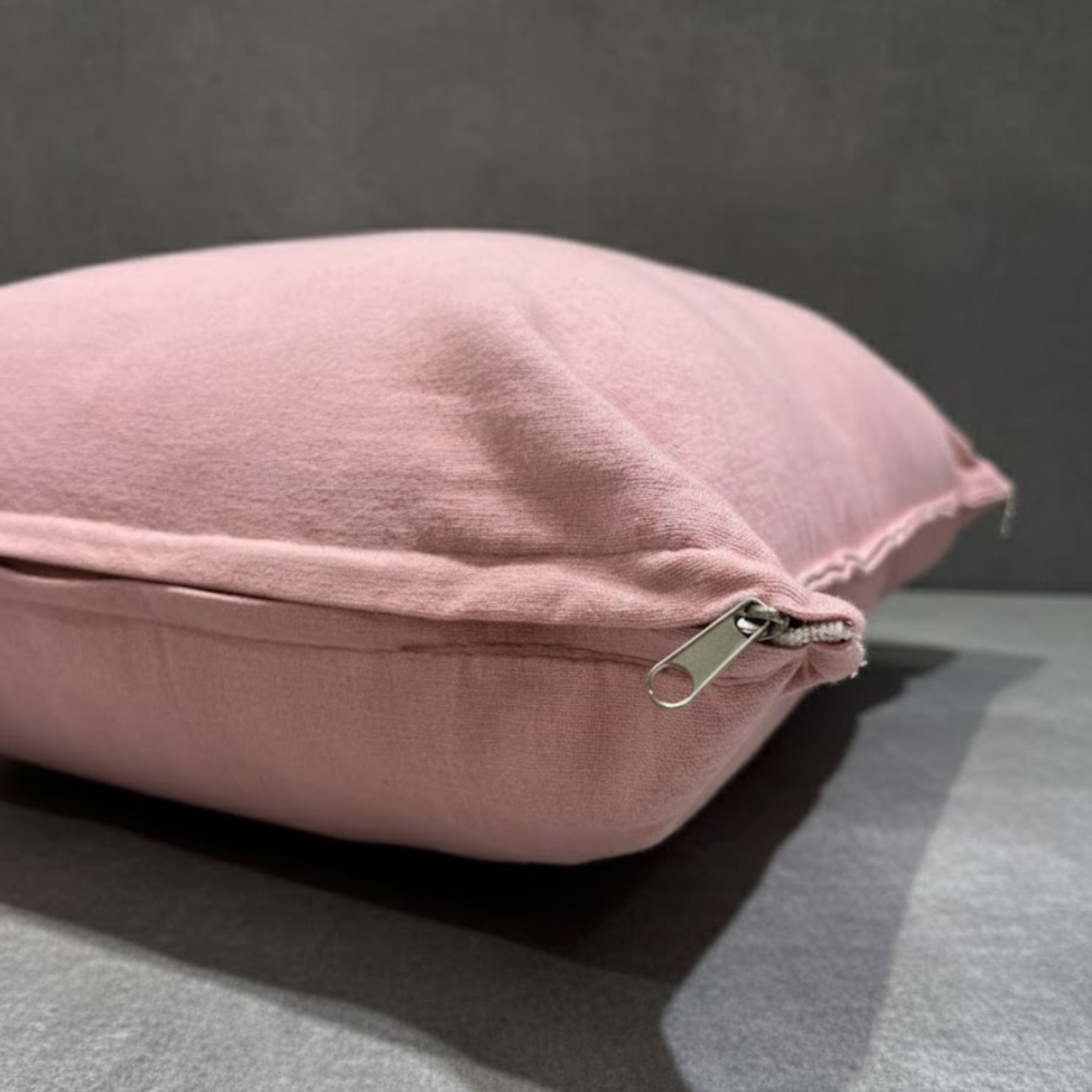 FUNDA DE ALMOHADON TUSOR ROSA VIEJO 45 x 45 cm - Imagen 2