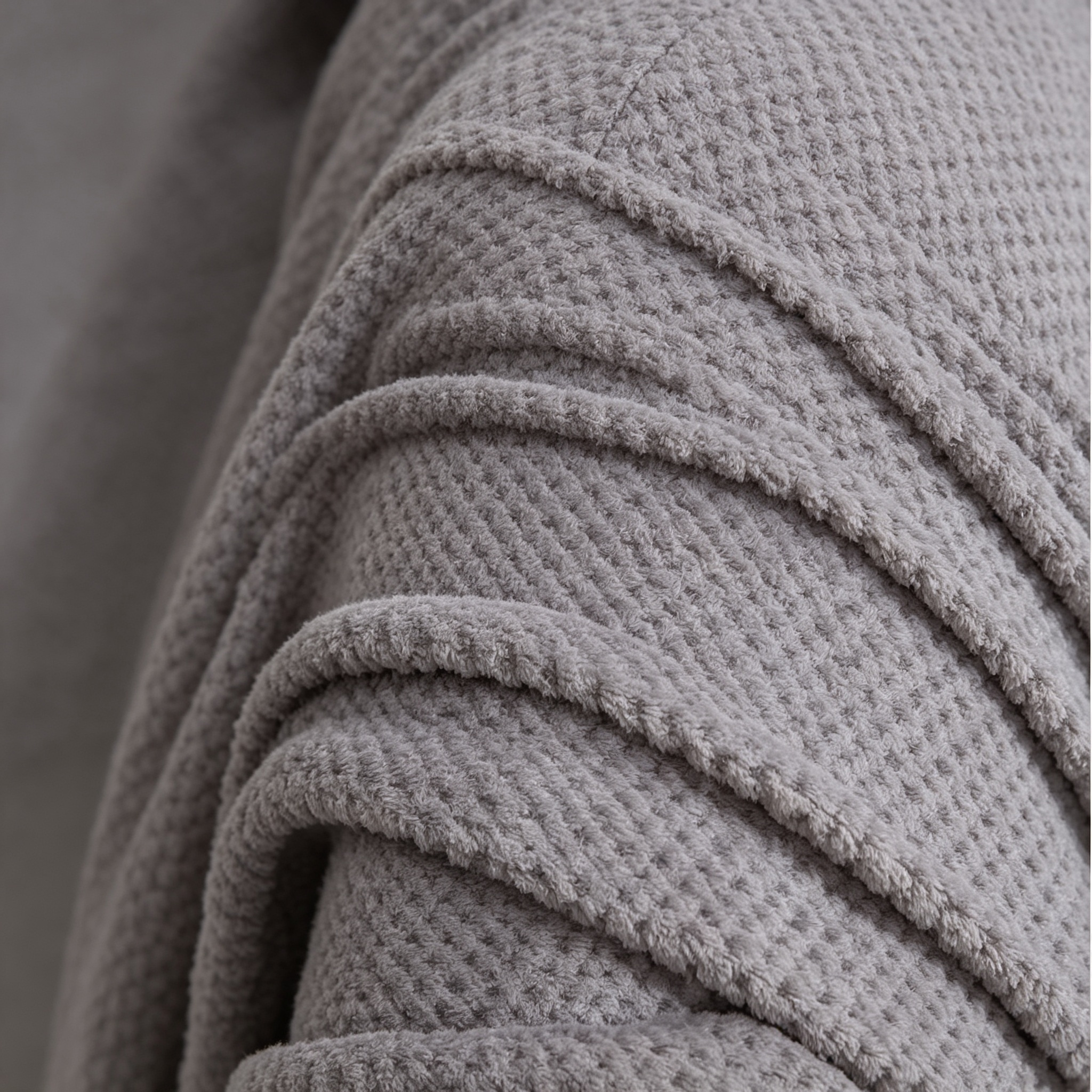 FRAZADA HAIFA FLANNEL JAQUARD GRIS- QUEEN - Imagen 3